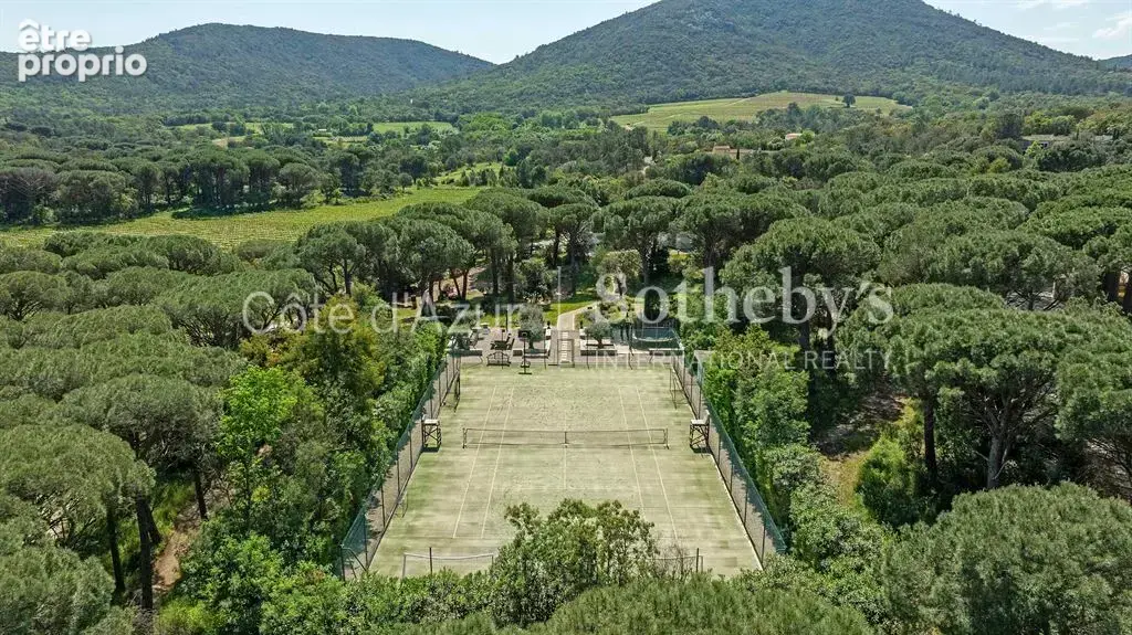 Villa de prestige proche de Saint-Tropez avec sept chambres et vue sur la campagne provençale - photo 3