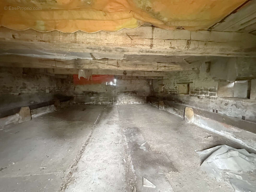 Maison à BOURG-LE-COMTE