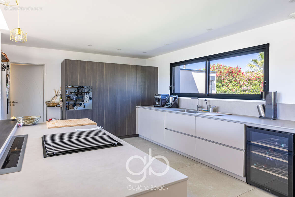 Maison t5 contemporaine 218m2 dpe a  saint-aunès (34130)  proche montpellier  piscine 900m2 - photo 3