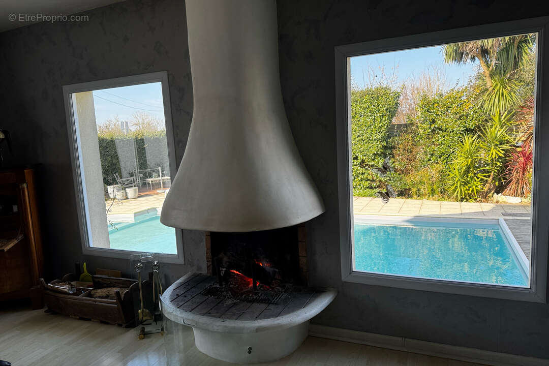 Maison à SAINT-HILAIRE-DE-CHALEONS