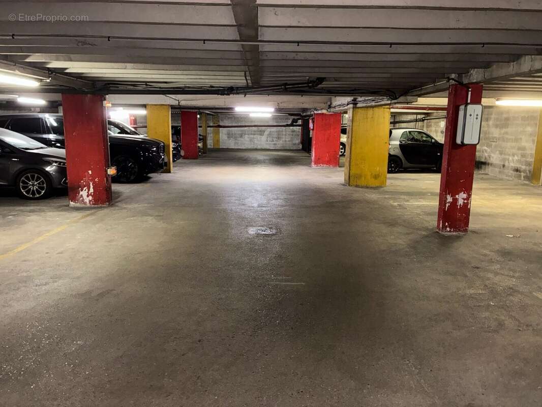 Parking 11 m² à Paris-17e  - photo 4