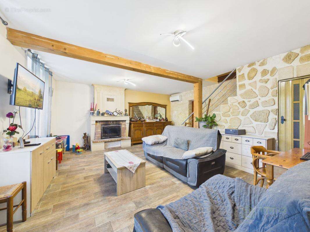 Maison 251 m² à Saint-Aubin-De-Blaye  - photo 4