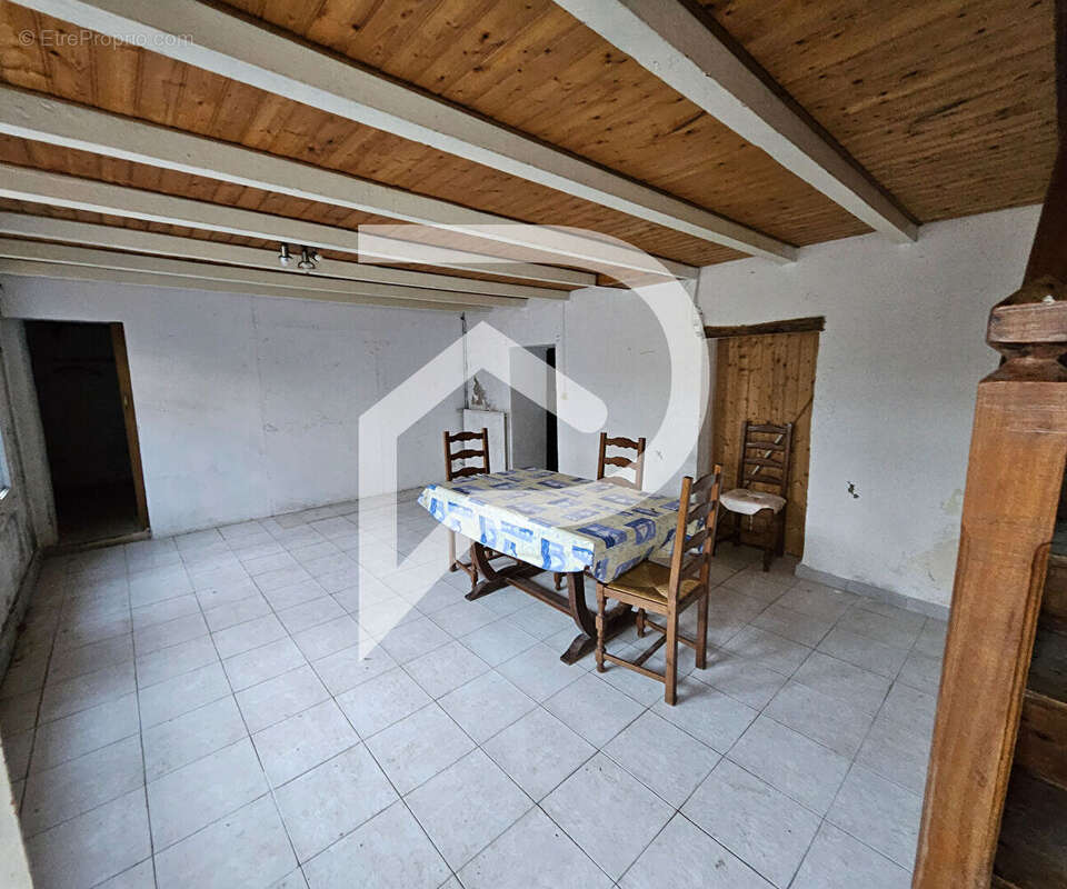 Maison à CHAILLEVETTE