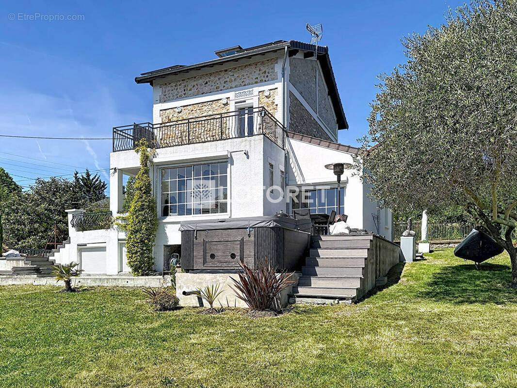 Maison à DEUIL-LA-BARRE