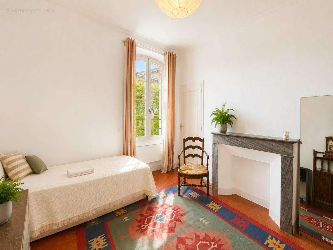 Exclusivité - Avignon Intra-muros. Appartement 2 Pièces 49m² - photo 2