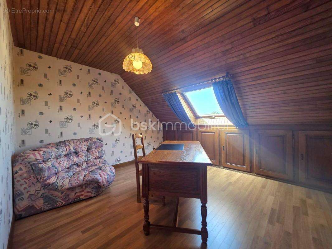 Maison spacieuse de 180 m² située dans un cadre verdoyant et paisible - photo 15