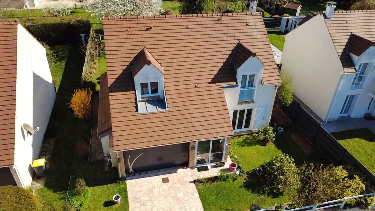 Maison à MANDRES-LES-ROSES