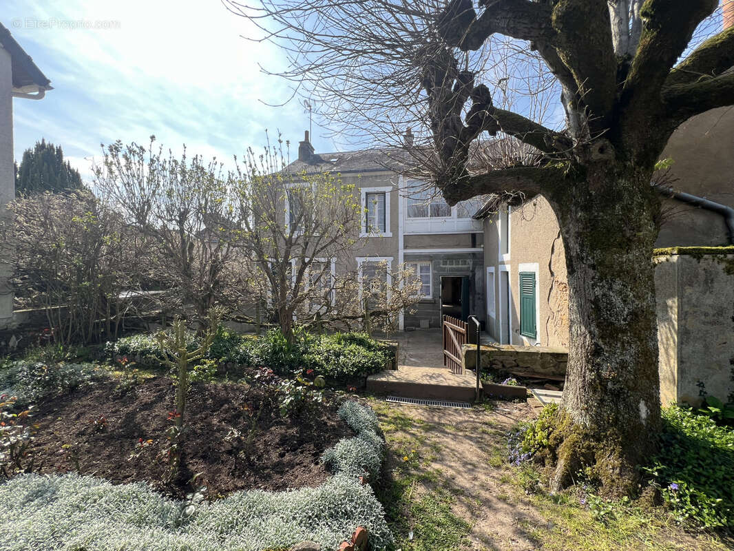 Maison à CHATEAUMEILLANT