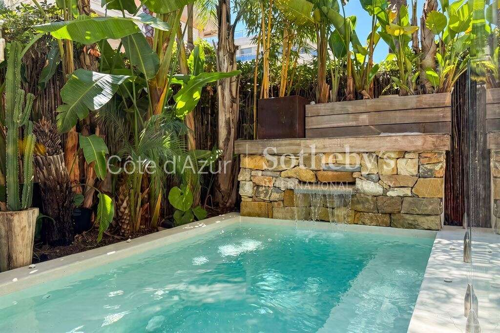 Appartement de prestige à Cannes Palm Beach avec terrasse paysagée, piscine privée et garage - photo 4