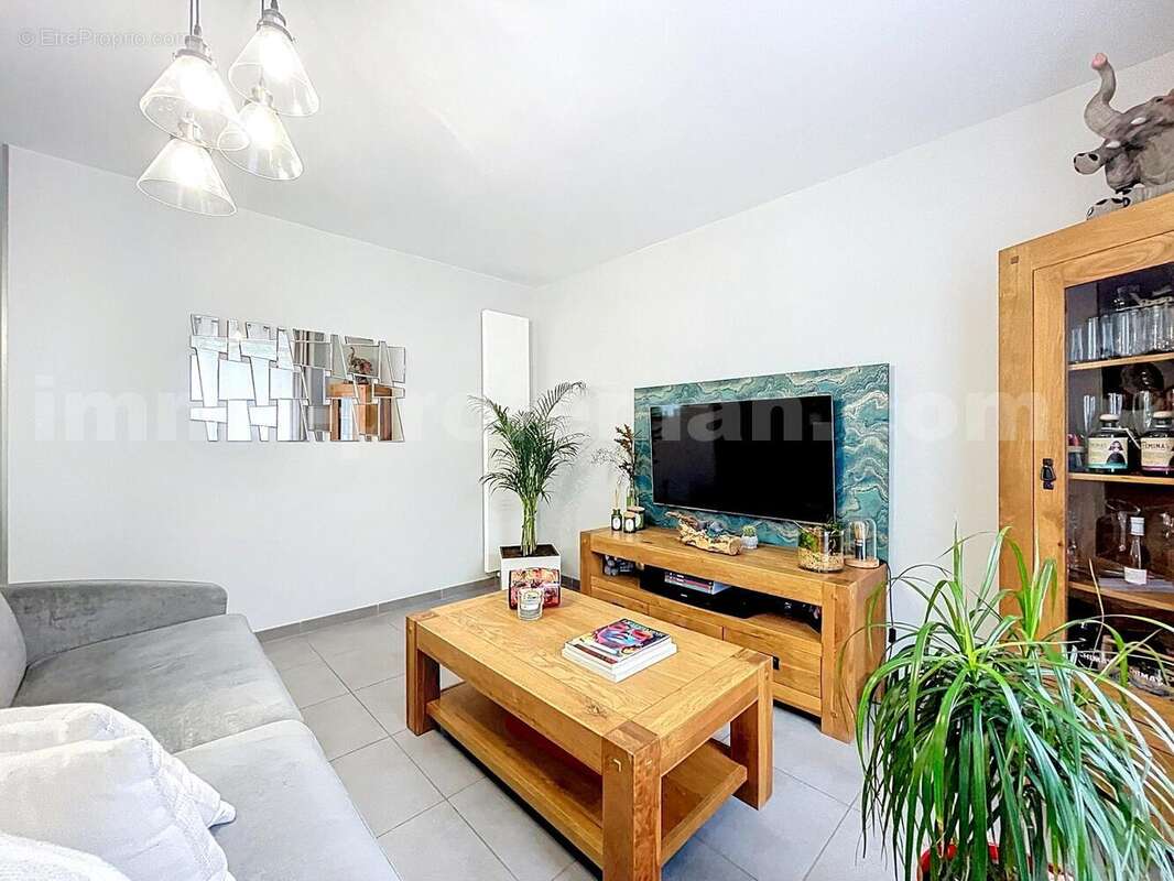 Appartement_T3_Vetraz-Monthoux_Genève_Ceva_tramway_Suisse_investissement_hyper_centre_Séjour_Cuisine_Salon_ - Appartement à VETRAZ-MONTHOUX