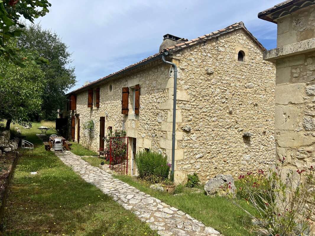 Appartement à NAUSSANNES