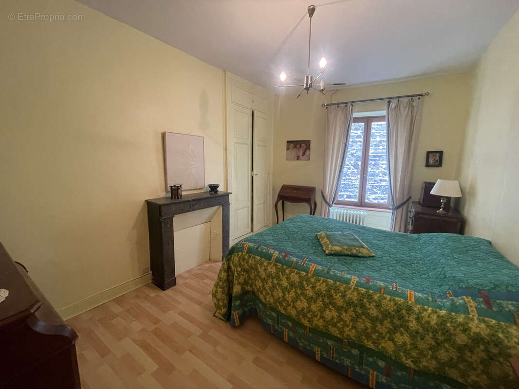 Appartement à ROCHEFORT-MONTAGNE