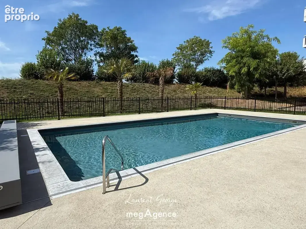 T3 avec balcon - Vue Seine et piscine - photo 9