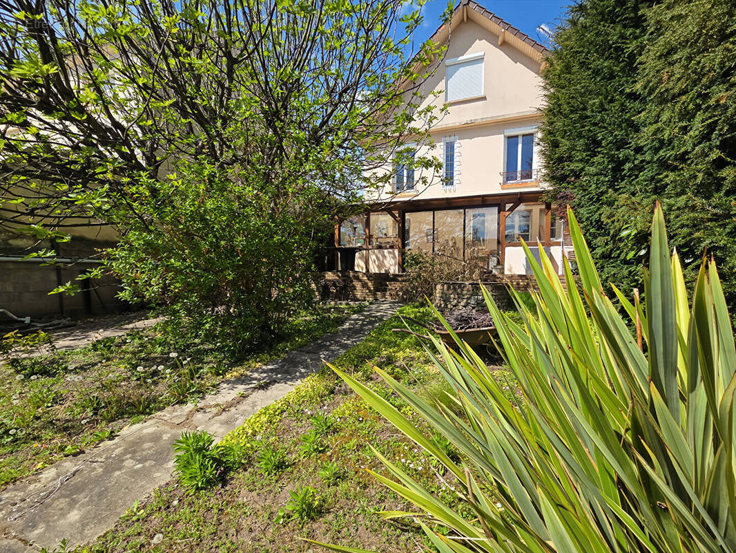 Maison à VERRIERES-LE-BUISSON