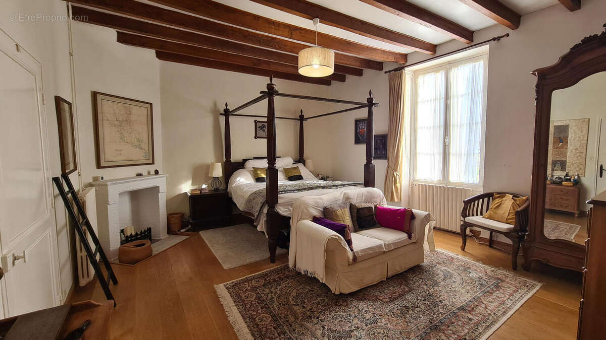 ch 3 - Maison à CHALAIS