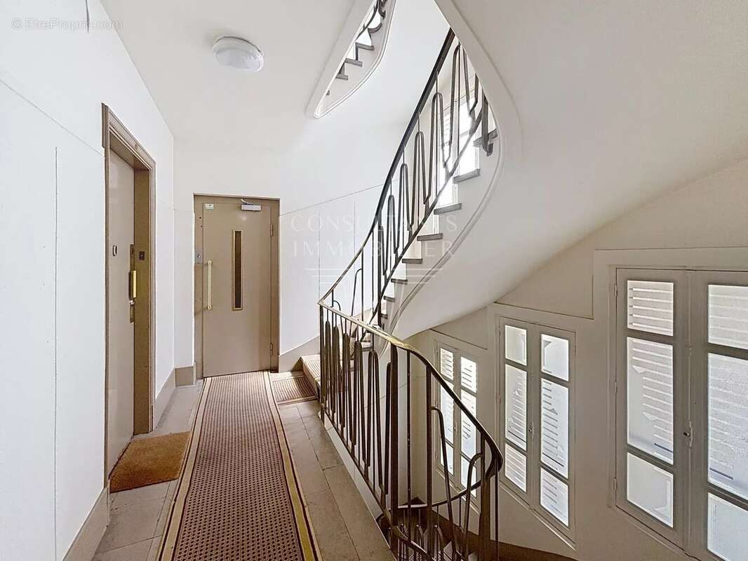 Appartement à PARIS-16E