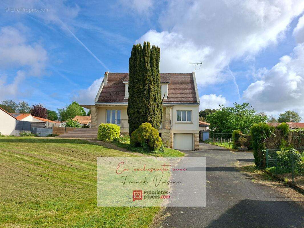 Maison à LES HERBIERS