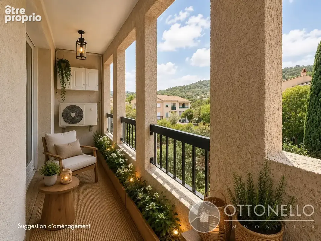 Appartement à ROQUEBRUNE-SUR-ARGENS