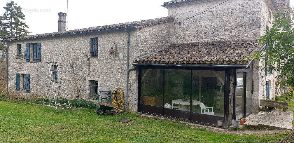 Maison à MONTAIGU-DE-QUERCY