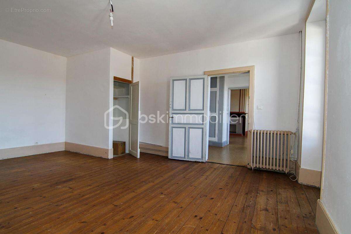 Au cœur de Saint-Clar, un immeuble aux volumes généreux et au fort potentiel - photo 6