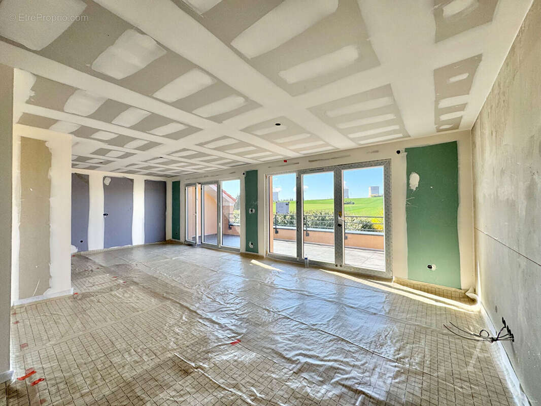 Magnifique T4 au dernier étage (103m²) + sa terrasse en attique (22m² ) + 2 parkings extérieurs + 1 parking couvert - photo 5