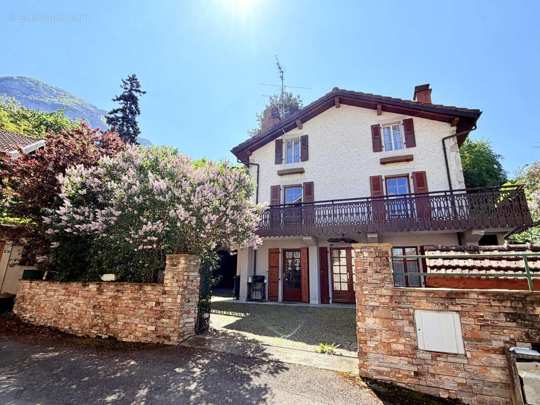 MAISON - Maison à COLLONGES-SOUS-SALEVE