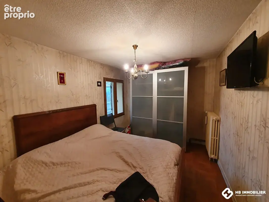 Maison avec vue campagne, grand potentiel et dépendances  sise à La Pacaudière - photo 5
