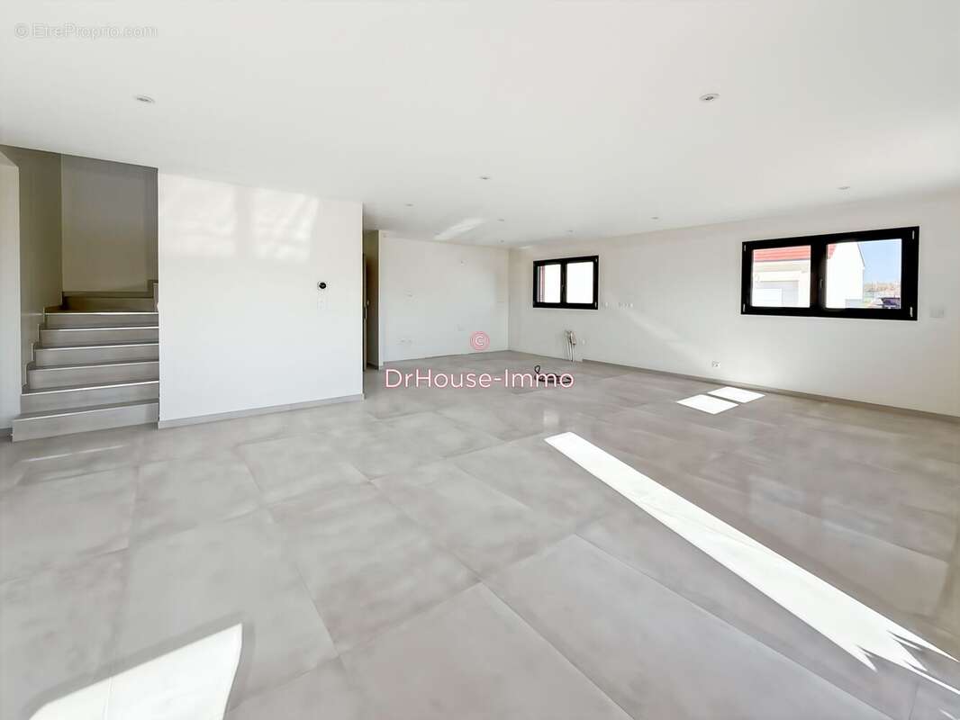 Maison à SAINT-JULIEN