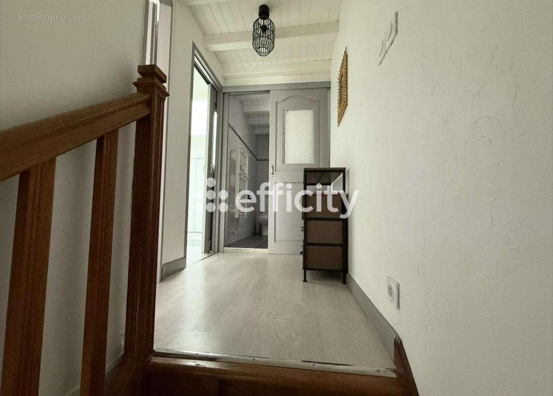 Maison 64 m² à La Couronne  - photo 7