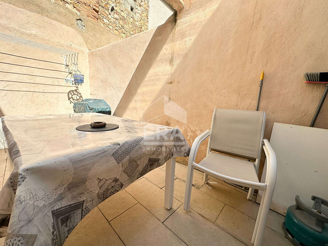 Maison à SAINT-LAURENT-DE-LA-SALANQUE