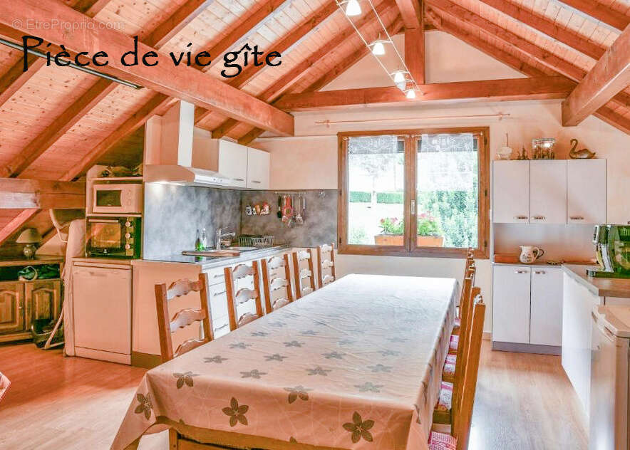 Maison à YENNE