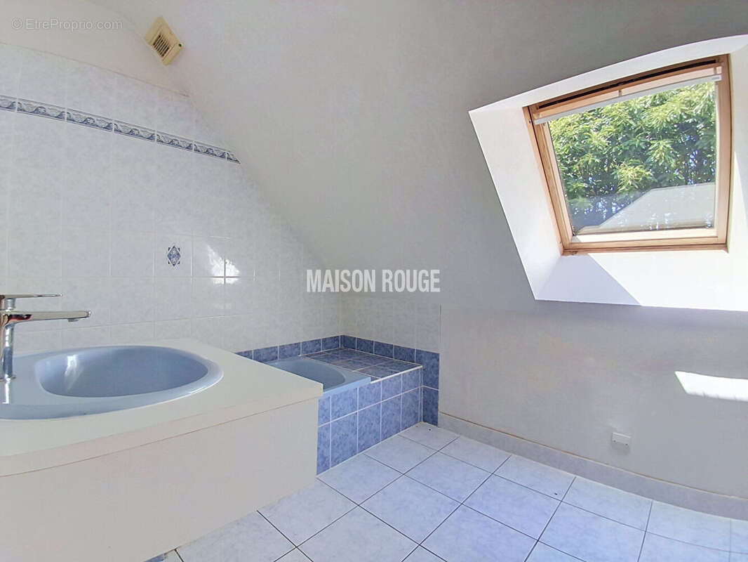 Maison familiale avec vie de plain-pied - Cinq chambres + bureau - Sous-sol complet et vaste terrain à SAINT-DONAN - photo 17