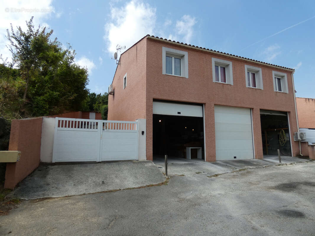 Villa familale avec piscine et exceptionnel garage de 147 m2 - photo 2