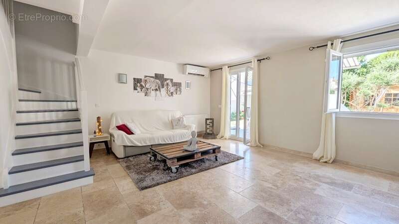 Maison à SAINT-MARTIN-DE-CRAU