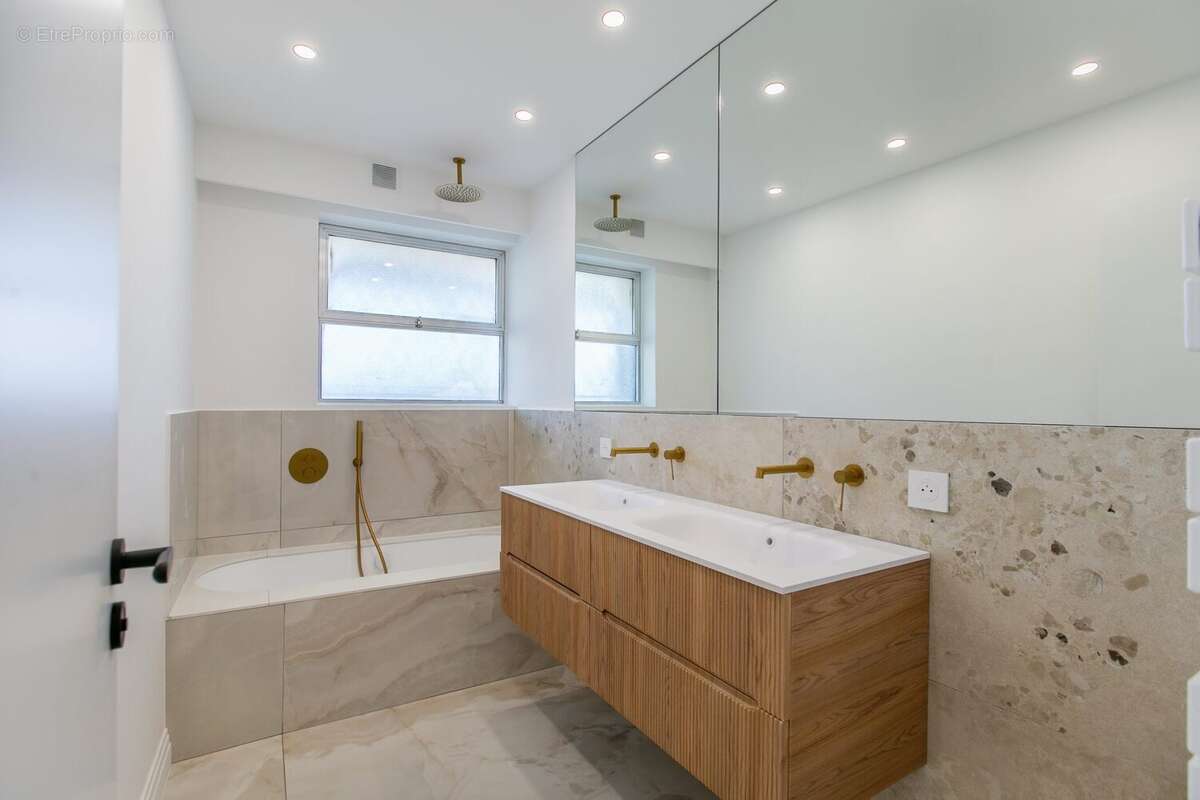 Appartement à VILLENEUVE-LOUBET