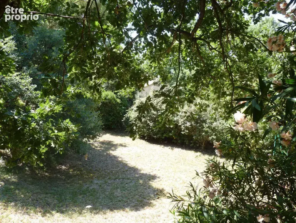 Photo Terrain à Sainte-Tulle au prix de 130 000€