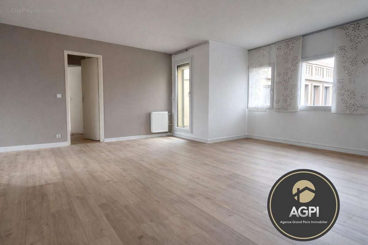Chambre 3 - Appartement à MONTIGNY-LE-BRETONNEUX
