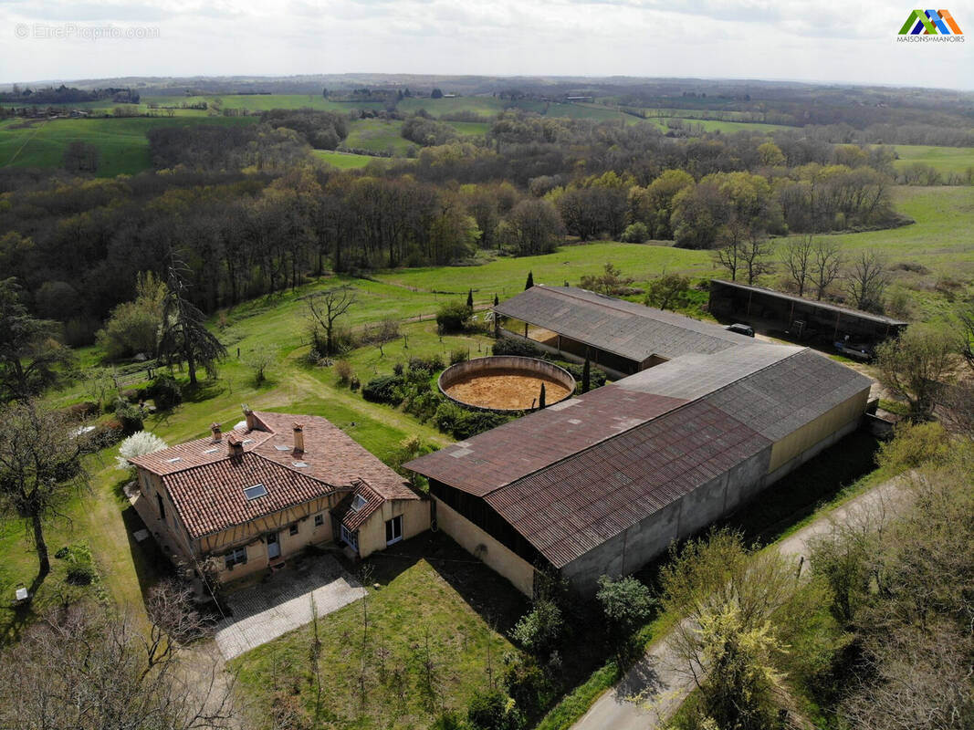 Maison à VIC-FEZENSAC