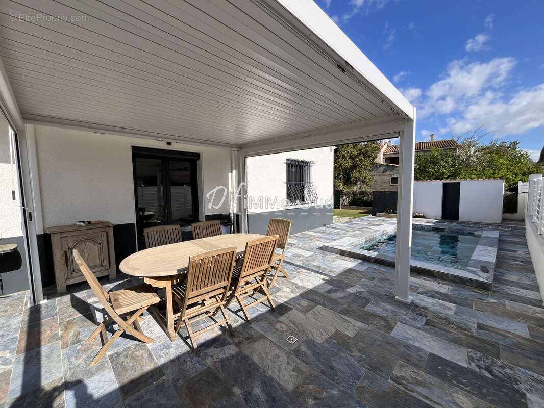 Maison T7 de 202 m2 vivable de plain-pied avec piscine, extérieur, garage et places de parking - photo 4