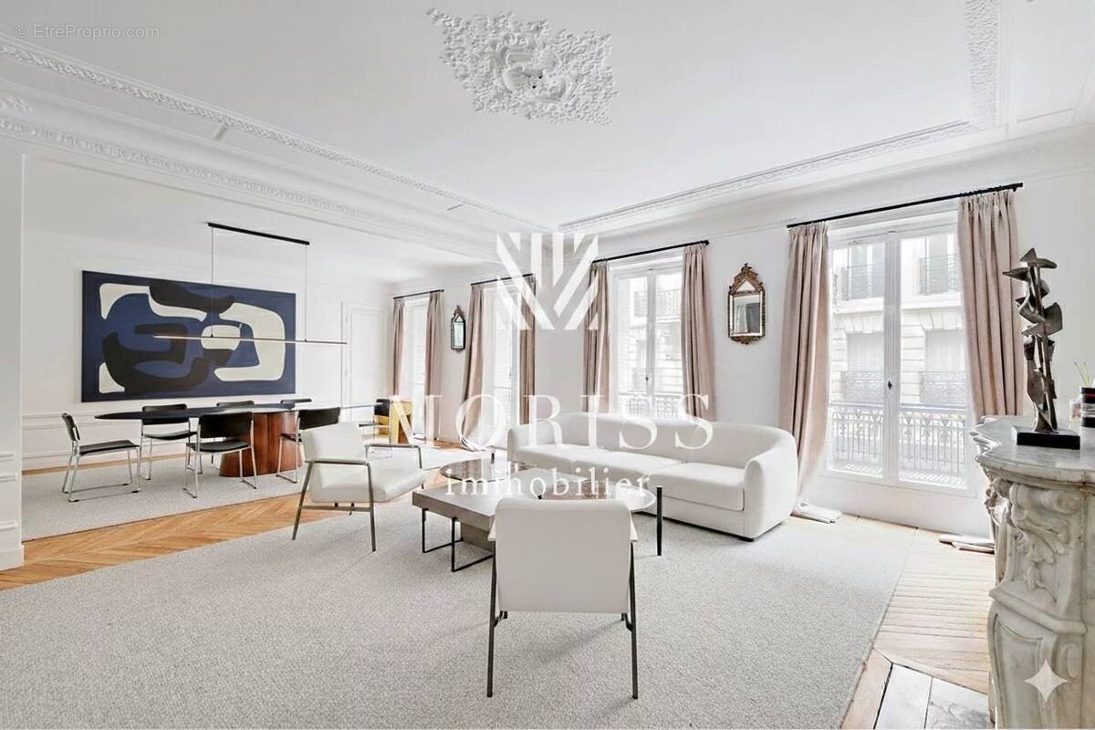 Appartement à PARIS-8E