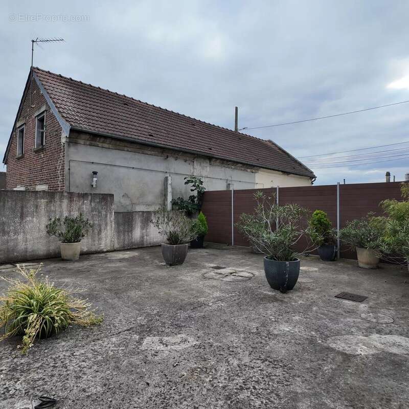 Commerce à LONGUEIL-ANNEL