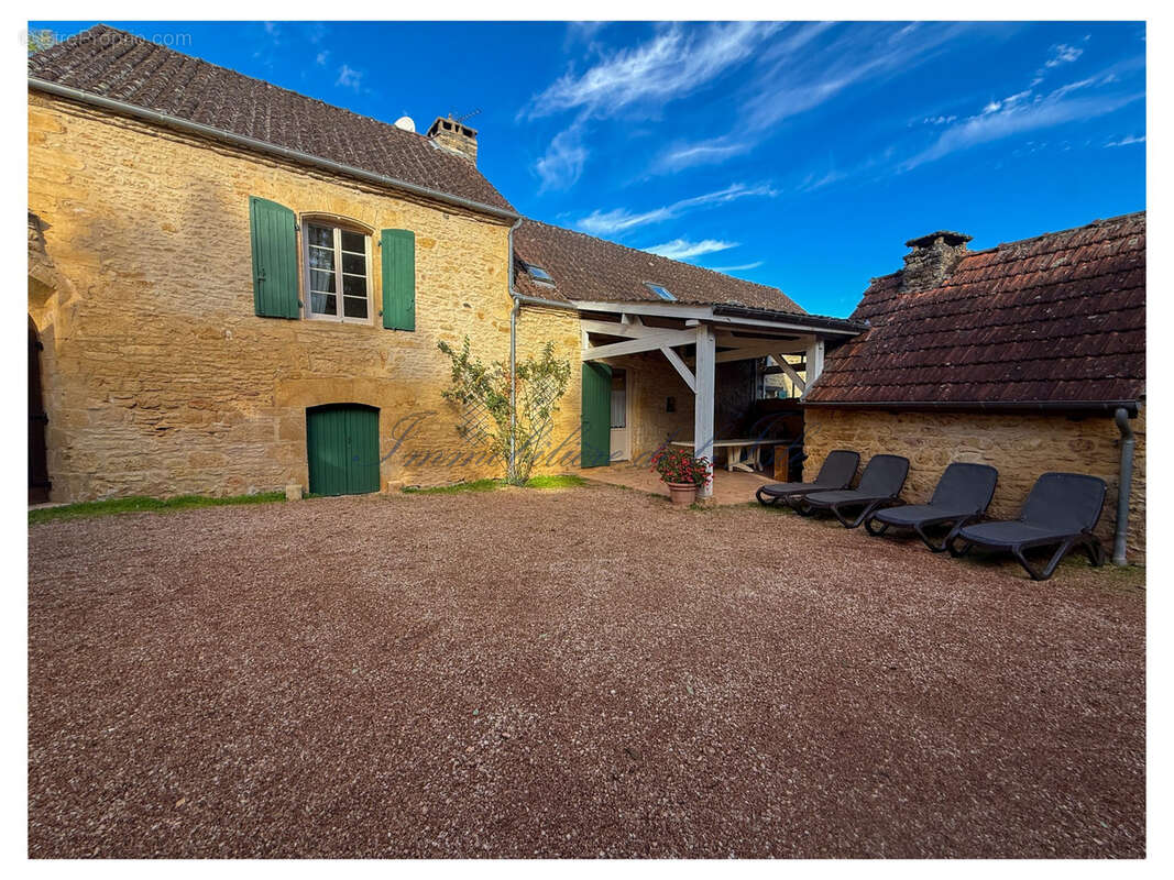 Maison à SAINT-AMAND-DE-COLY