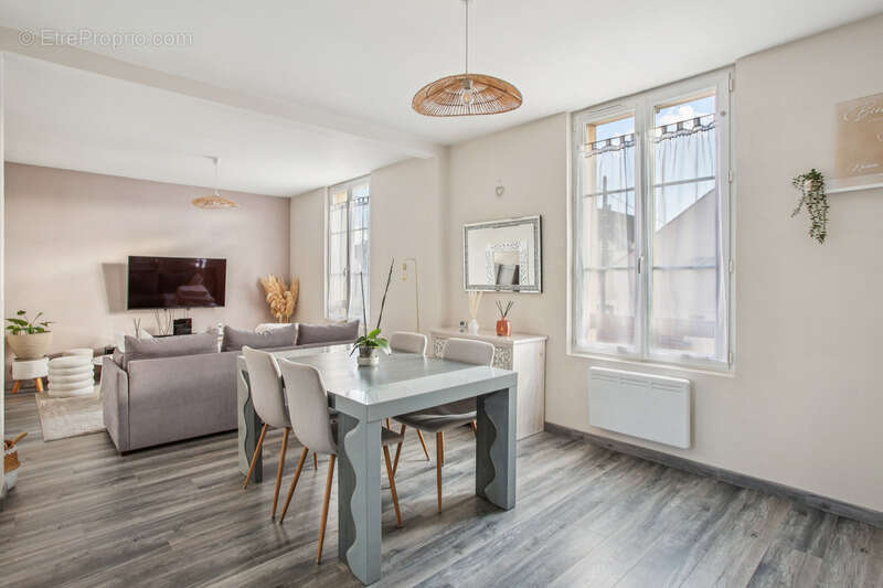 Appartement à MORIGNY-CHAMPIGNY