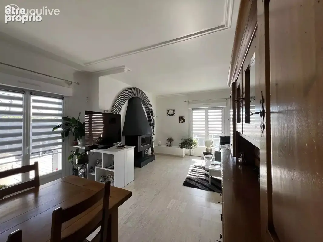 Maison de qualité avec appartement indépendant, terrain arboré de 2 500 m² et ascenseur extérieur - photo 9