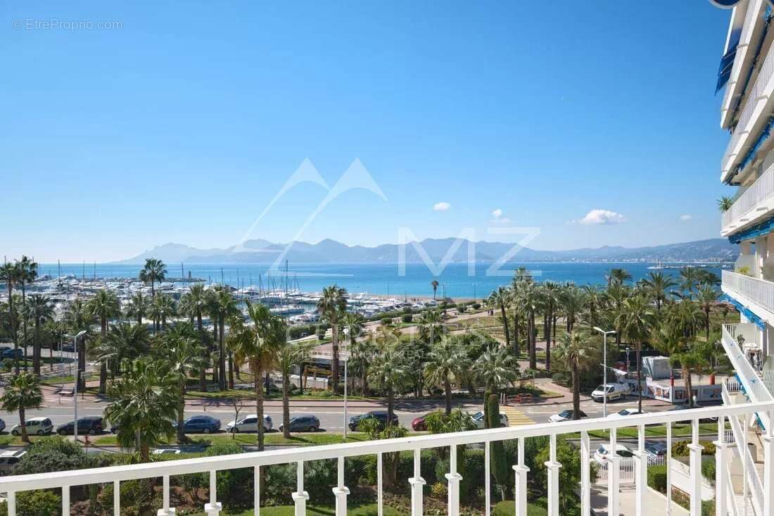 Cannes la croisette splendide appartement renove 3 chambres vue mer - photo 3