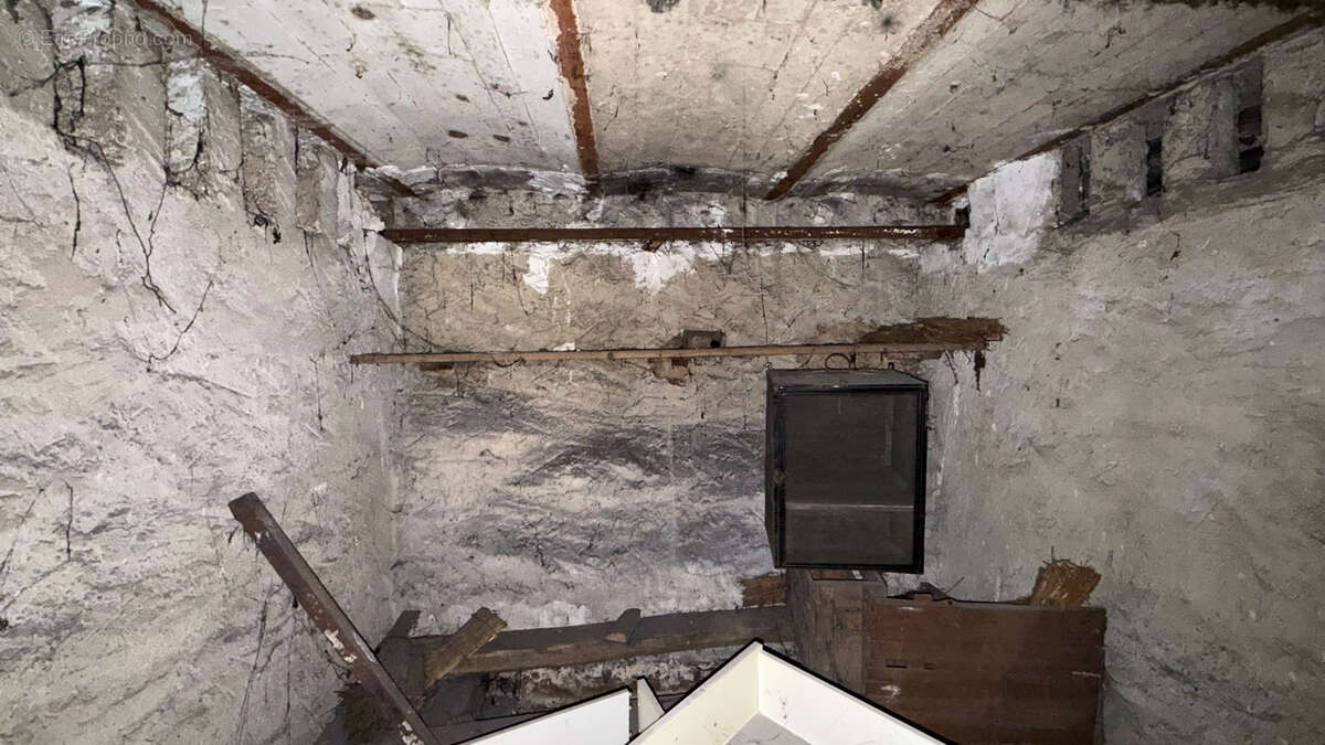 VOIRON - T4 de 117,10 m2 avec balcon, cave et galetas - photo 16