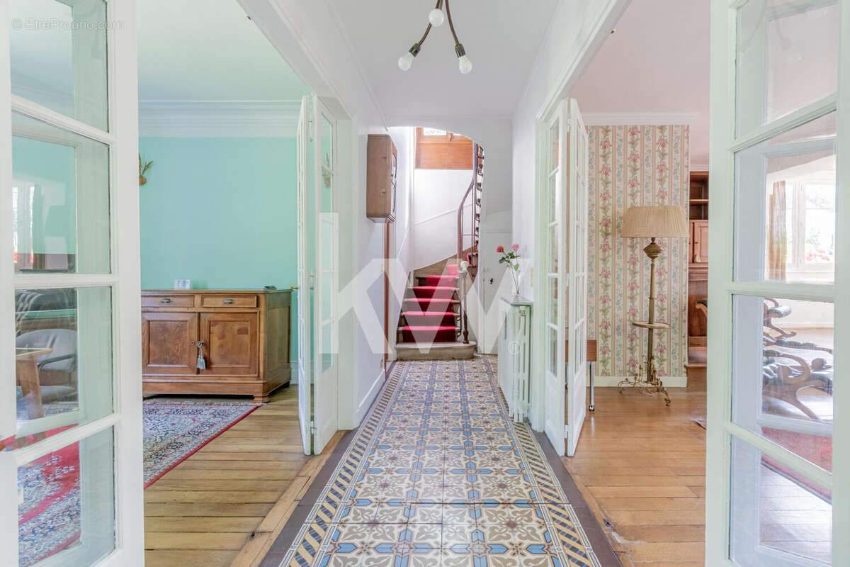 Maison 255 m² à Chelles  - photo 7