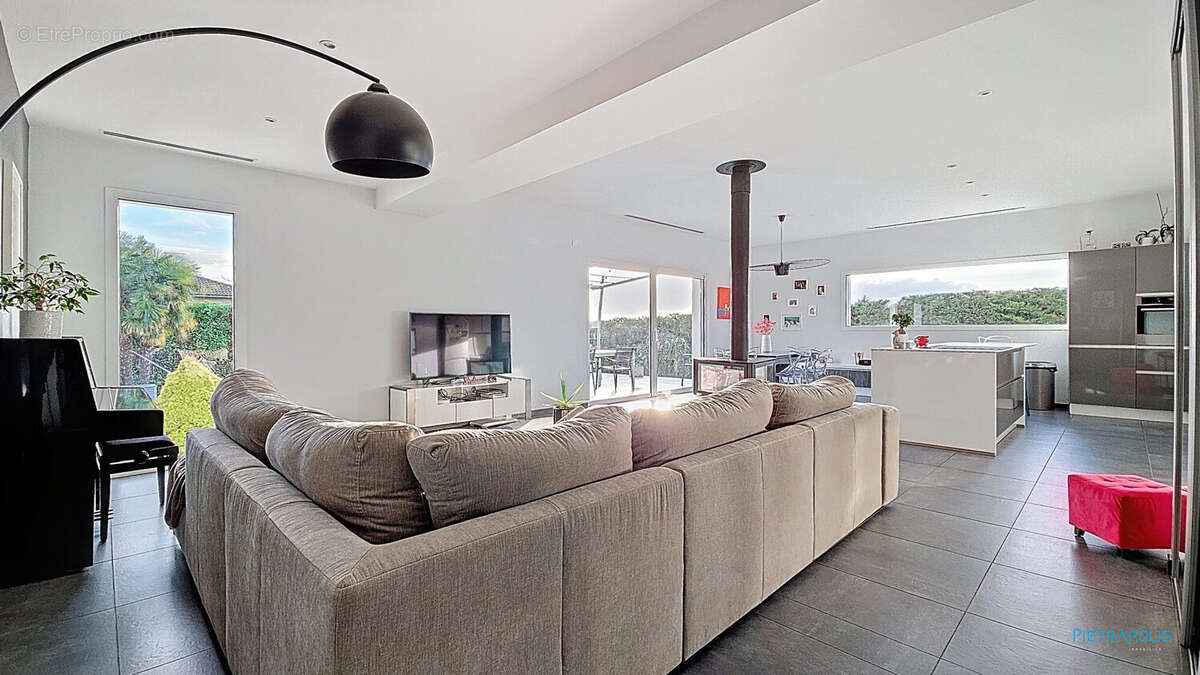 Maison à REVENTIN-VAUGRIS