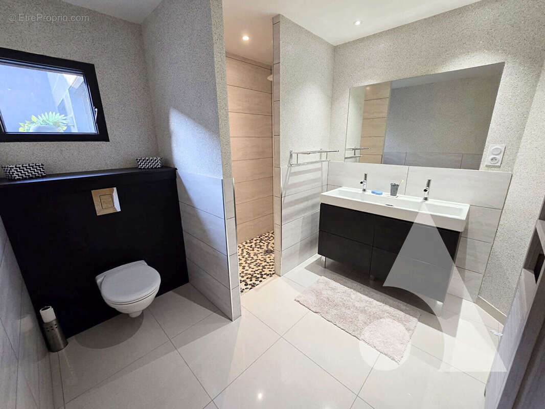 Appartement à SAINTE-SAVINE