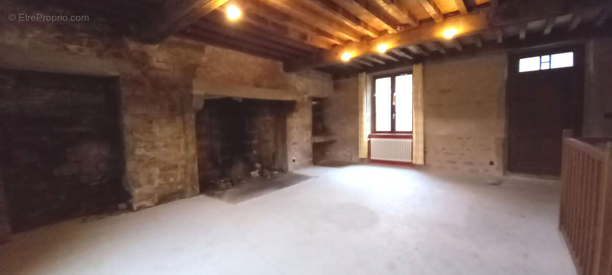 Maison à SAINT-PIERRE-BELLEVUE